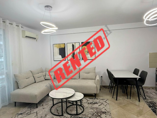 Apartament 2+1 me qira ne rrugen Ramazan Shijaku prane rruges se Barrikadave ne Tirane.
Eshte e poz